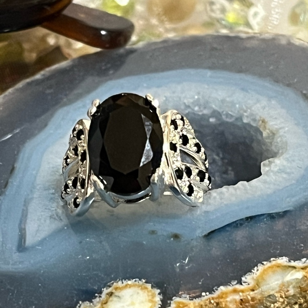 Source Unknown Black Gemstone Silver Ring - image 2